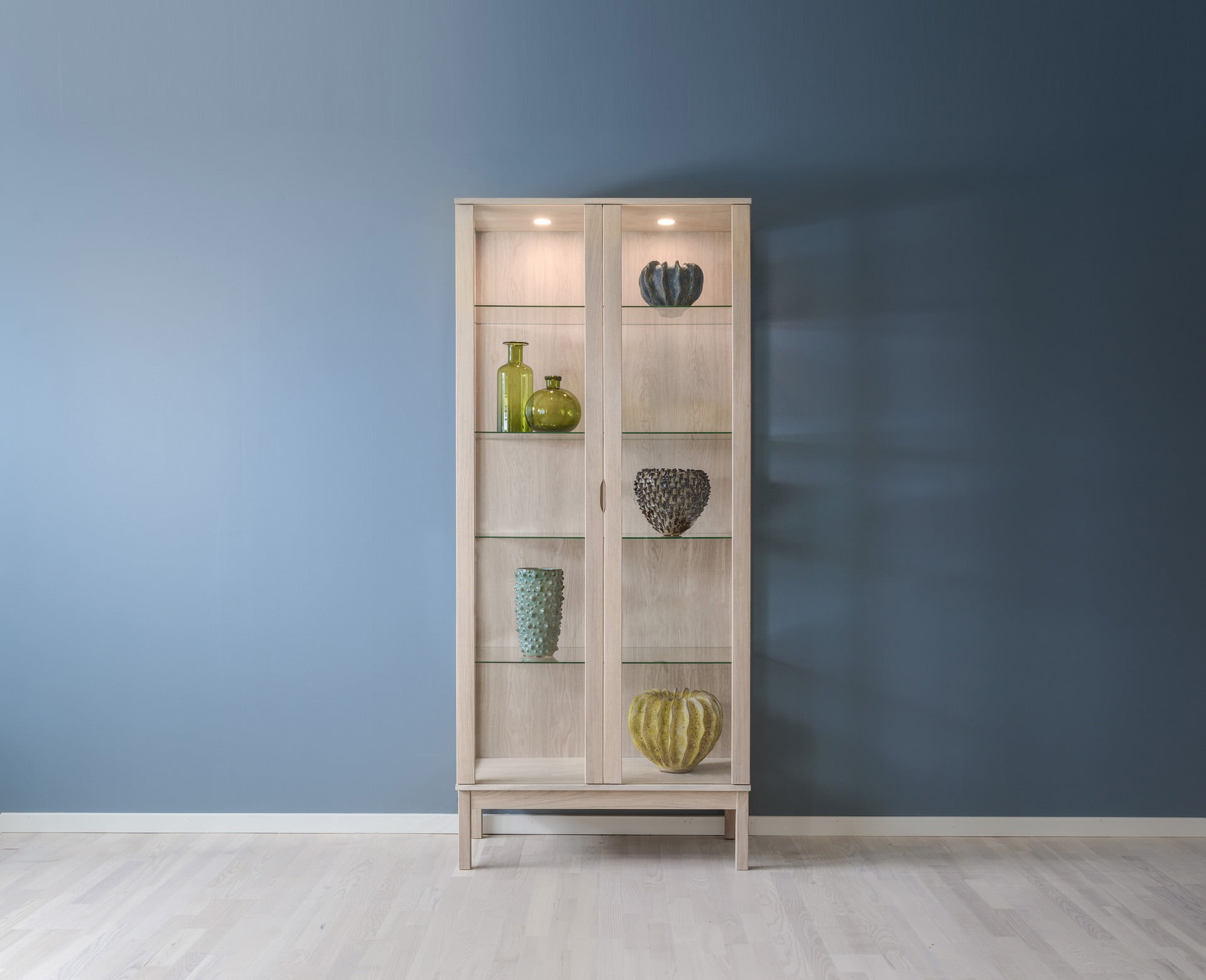 Klim-V101-Vitrine---Front-1-of-1_tn