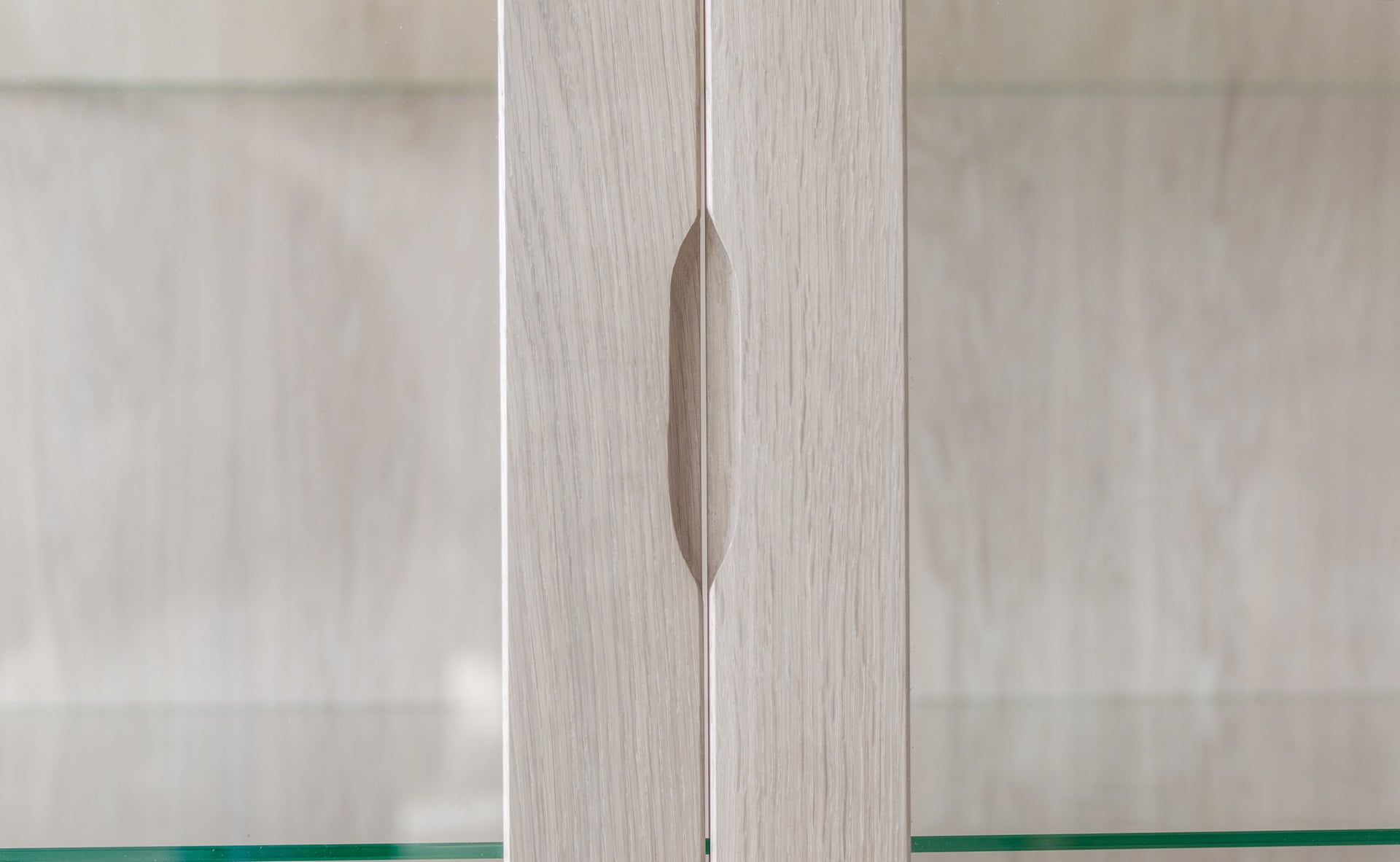 Klim-V101-Vitrine---Greb-1-of-1_tn